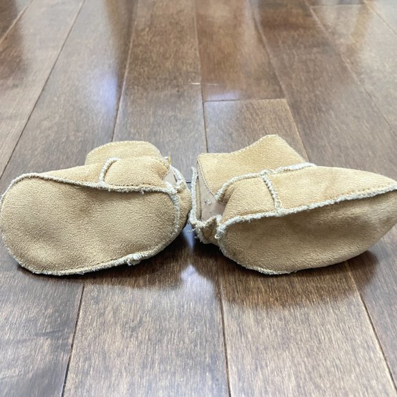 Baby Boy Bundle (6-12 months) Clothes, Boots, Carrier - Picture 7 of 11